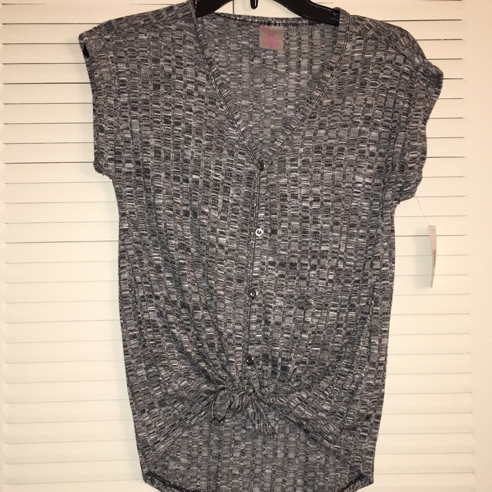 🔥Sale🔥..Nice top that ties at bottom..NWT